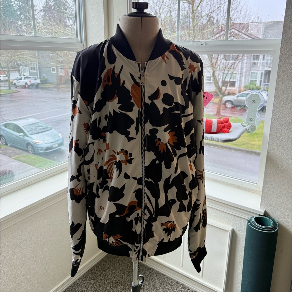 ZARA, light jumper jacket size S, cool print